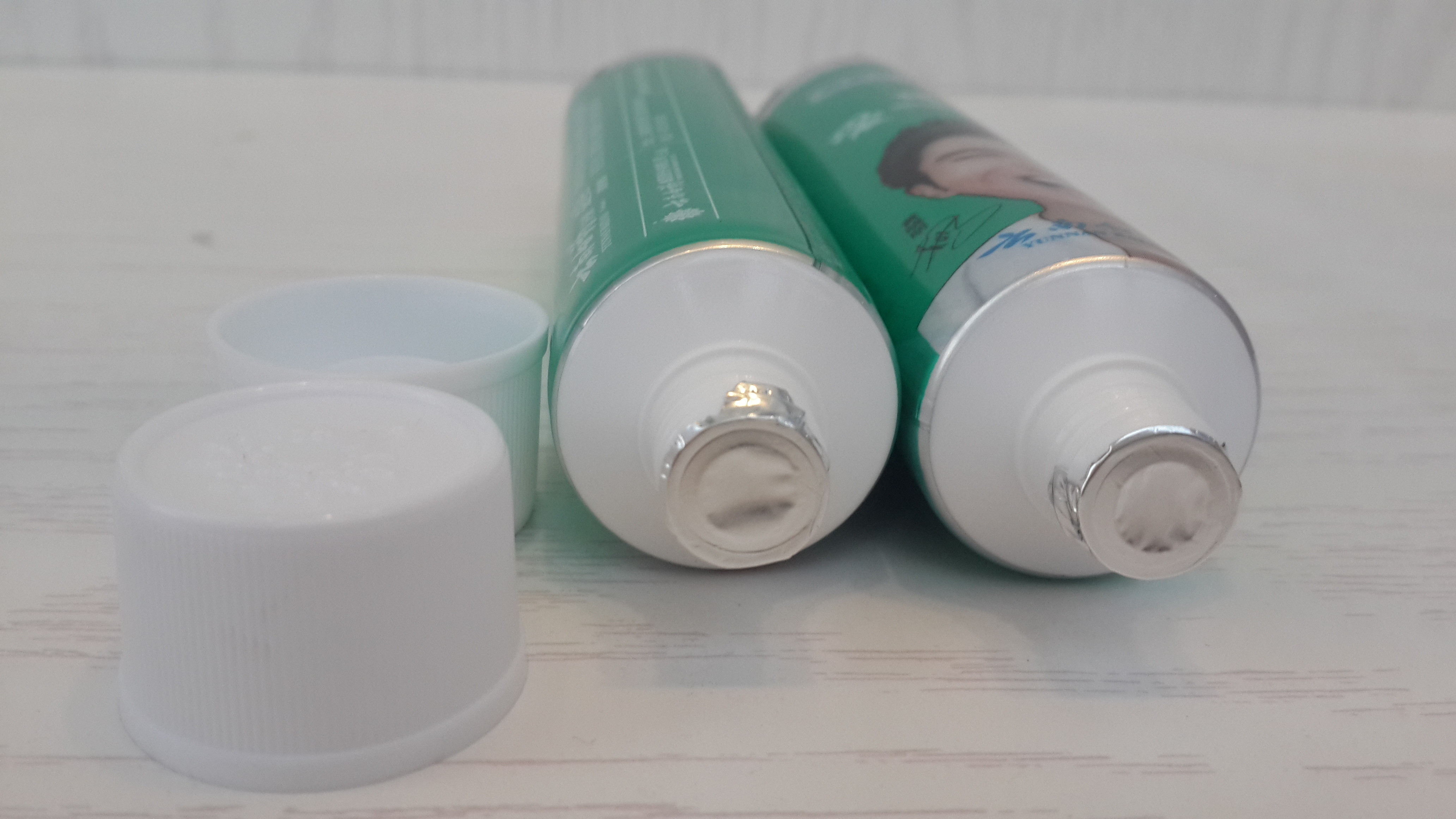 Empty Toothpaste Tubes Aluminium Barrier Plastic Packaging 250 / 1280g Metal Feeling