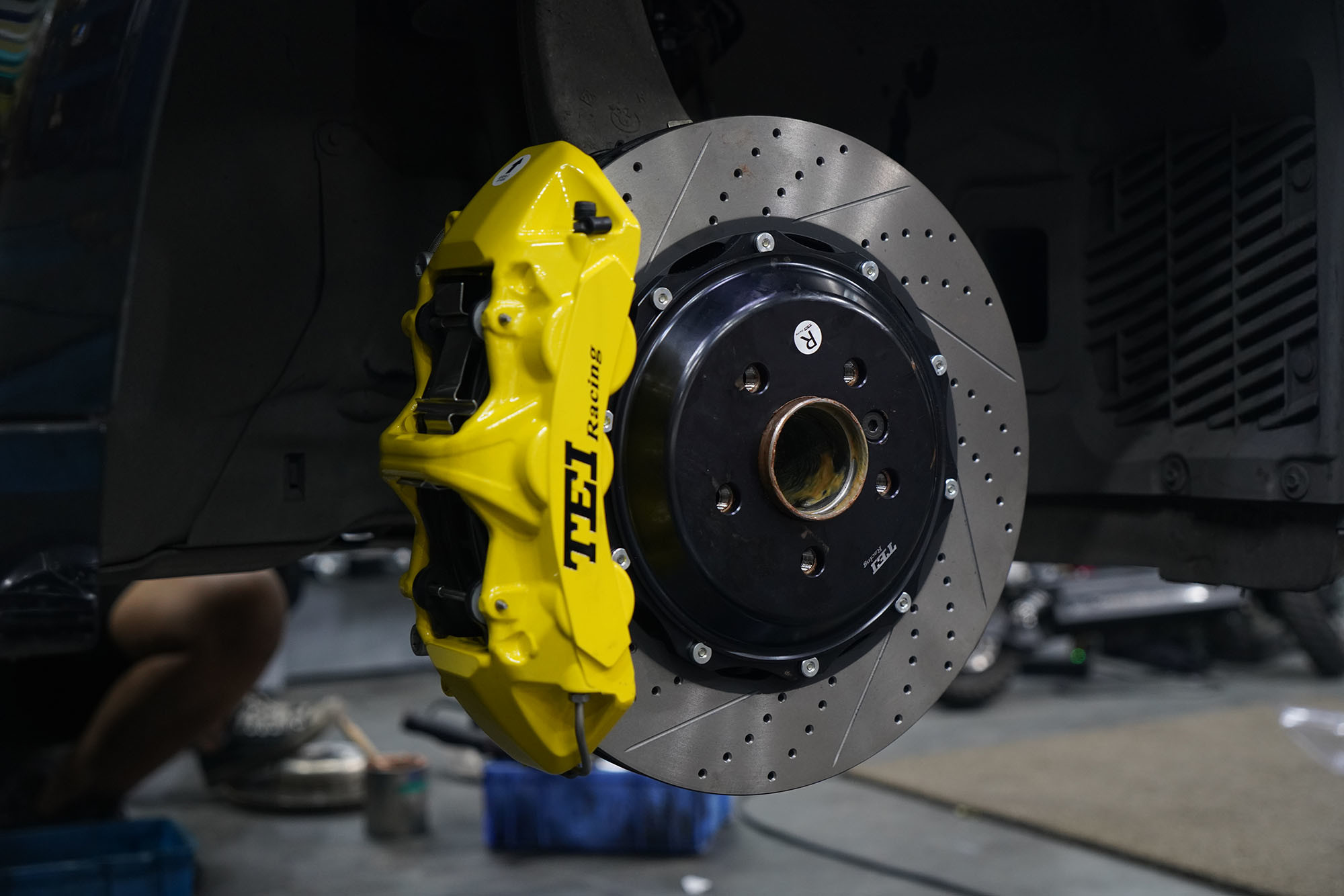 BMW E39 / E39 M/E39 M5 5-Series Front 1997 2003 Front BBK 18 Inch Wheel 355*32mm Drilled And Slotted Rotor