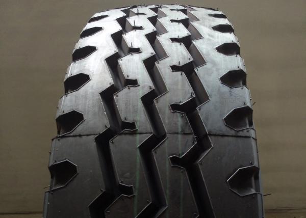 Rib Type Tread On Road Off Road Tires , Off Road Tires For 20 Inch Rims 11.00R20