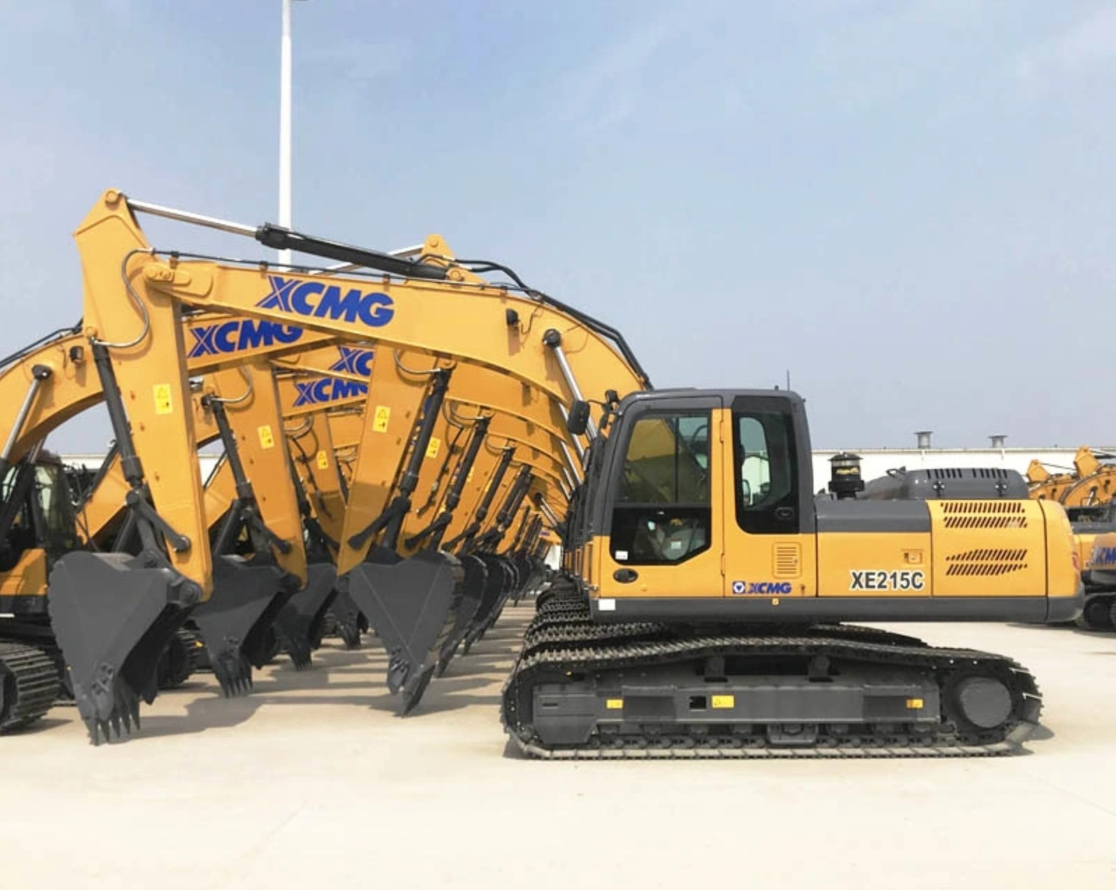 Orange Used XCMG Excavator XE215C Second Hand Kobelco Excavators