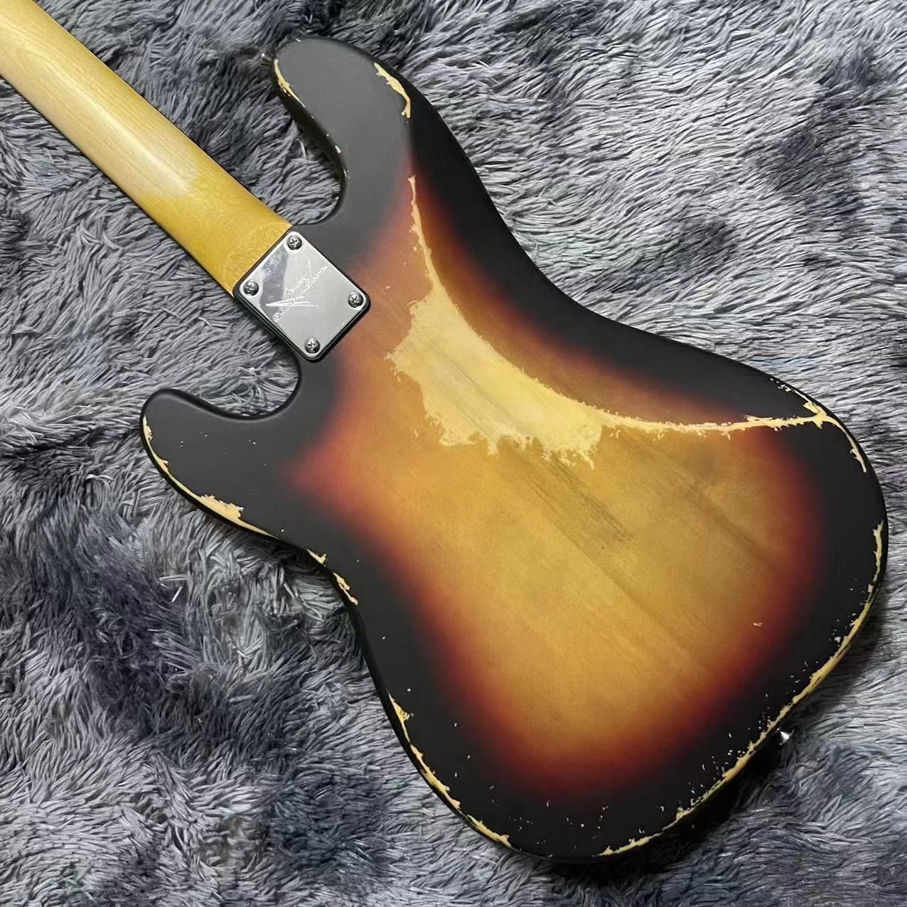 Custom 4 Strings P Precise Bass Guitar in Vintage Relic Finishing Accept Bass OEM