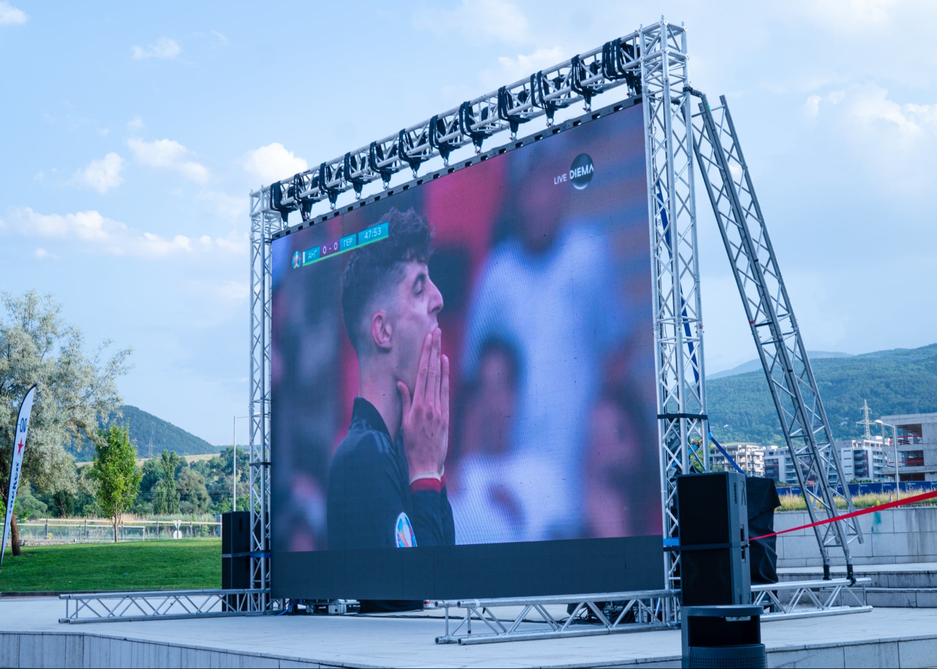 P2.5 Stage LED Screen Die-Cast Aluminum Screen SMD2121 500mm X 500mm Box 3 Years Warranty