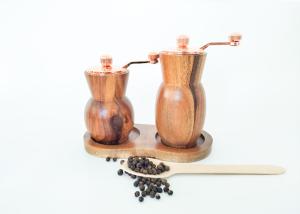 Wholesale Natural Wood Color Wooden Salt And Pepper Grinder Set from china suppliers