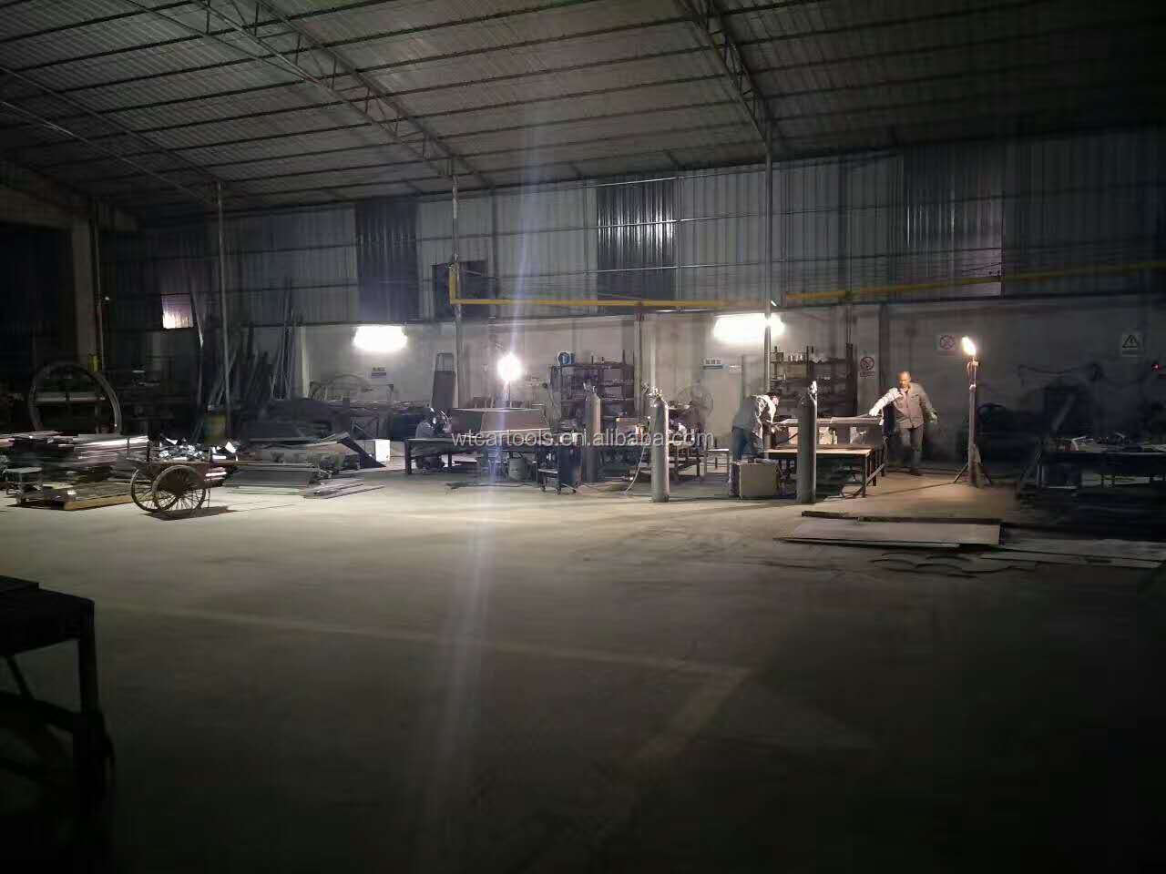 220V Industrial Car Spray Booth With Fiberglass Floor Filter And Exhaust Fan