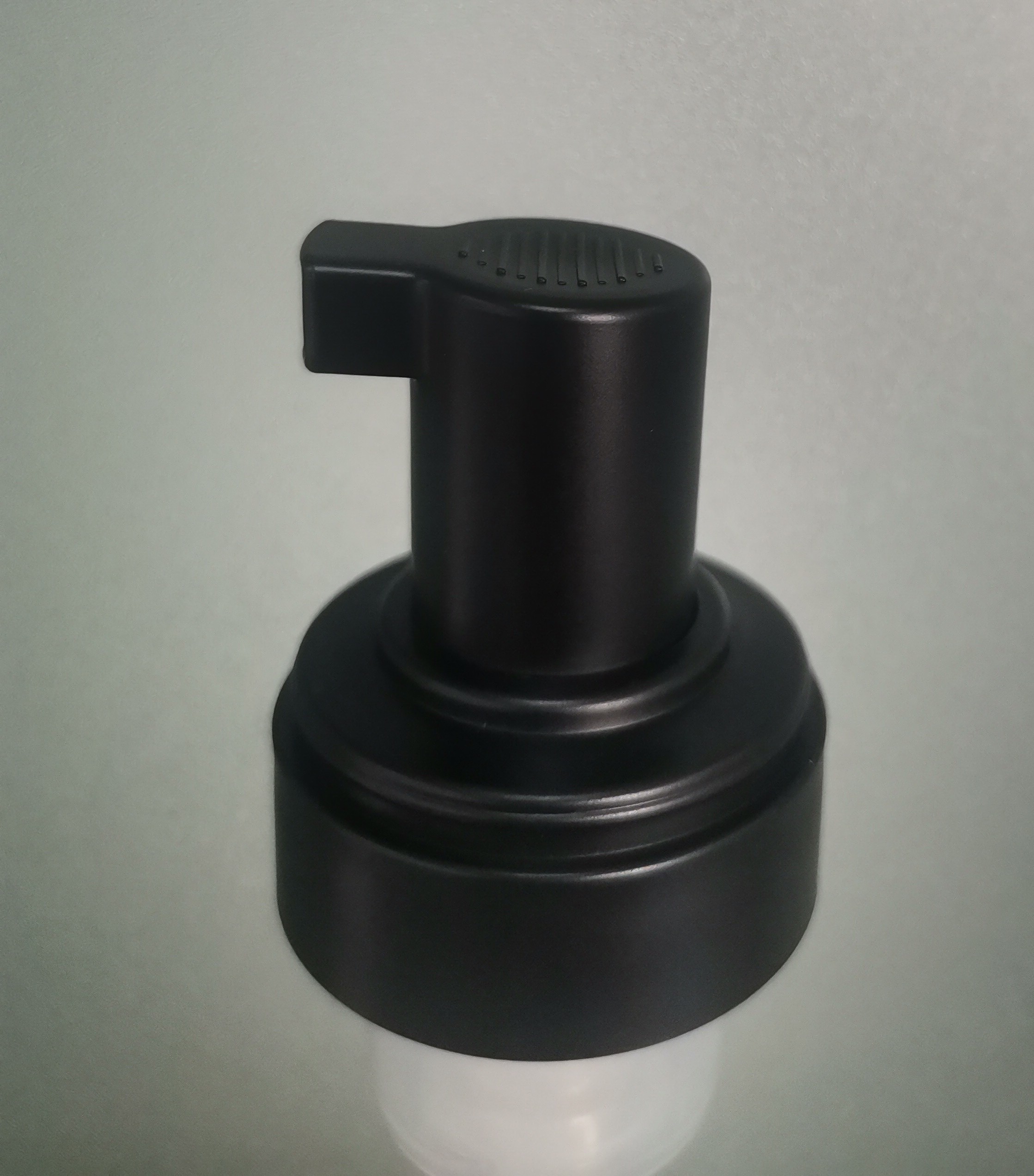 Smooth Effect Minin Bottle Head Featuring Foam Pump