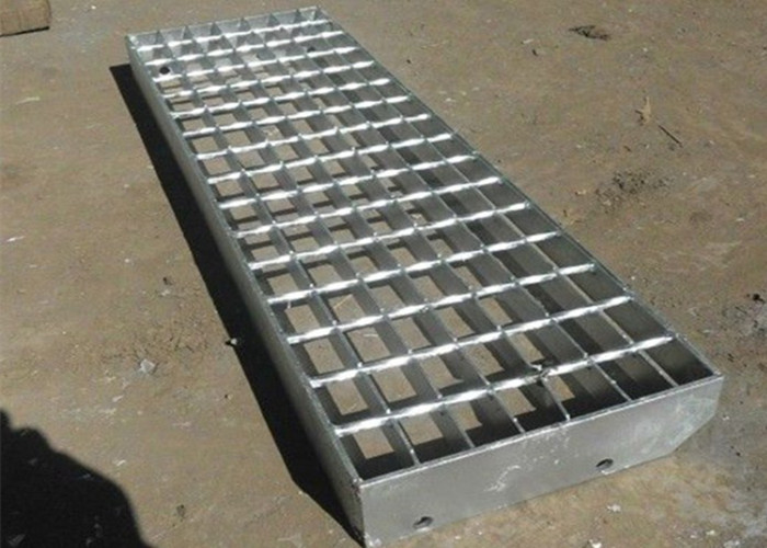 Welded Type Metal Stair Tread Grating With Steel Checker Plate