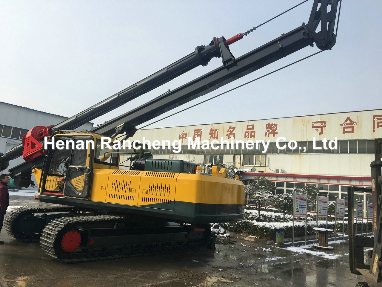 Crawler Mounted Water Well Rotary Drilling Rig Machine 170KW Engine 40m Piling Depth