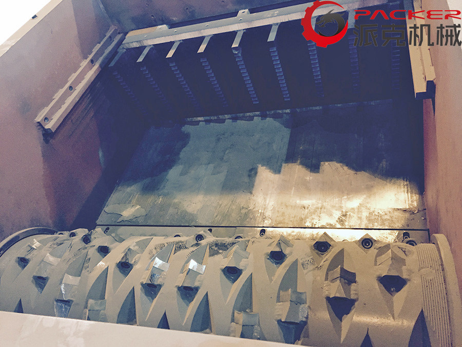 Optional Color Industrial Plastic Shredder 50HZ Hard Materials 75kW Output 1000kg/K