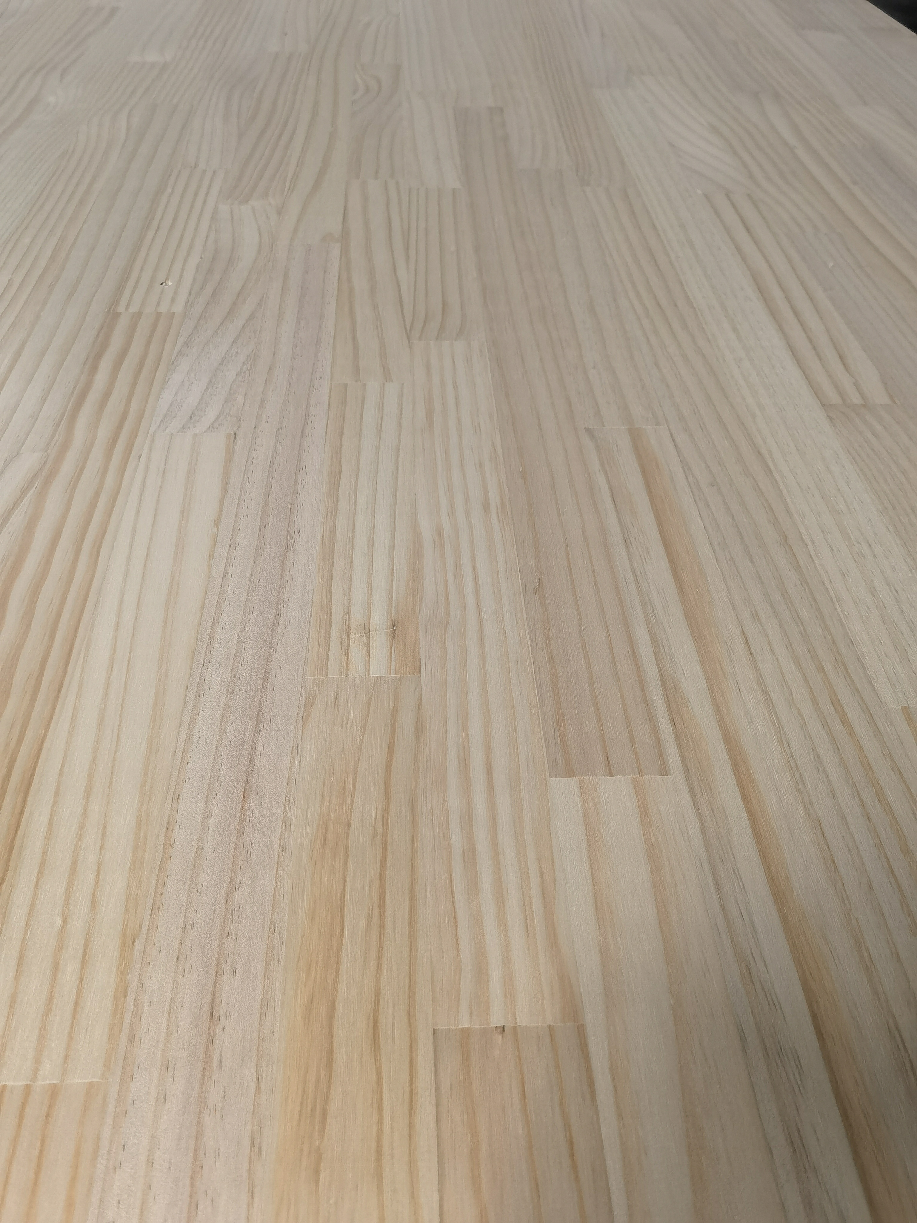 480-510kg/m3 Pine Lumber 18mm Finger Jointed Radiata Pine Solid Planks for Furniture