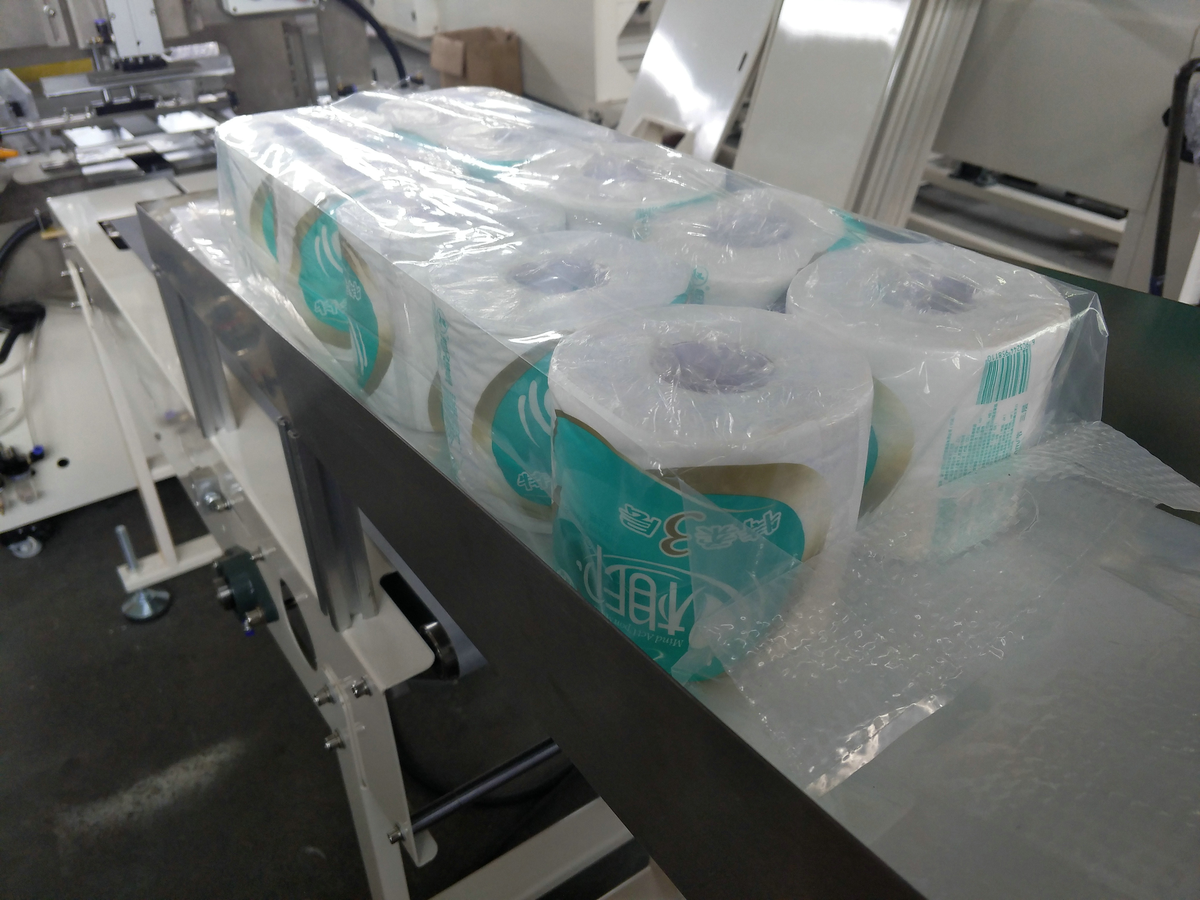 Semi Automatic Toilet Paper Wrapping Machine Multi Rolls 5-8bags/Min