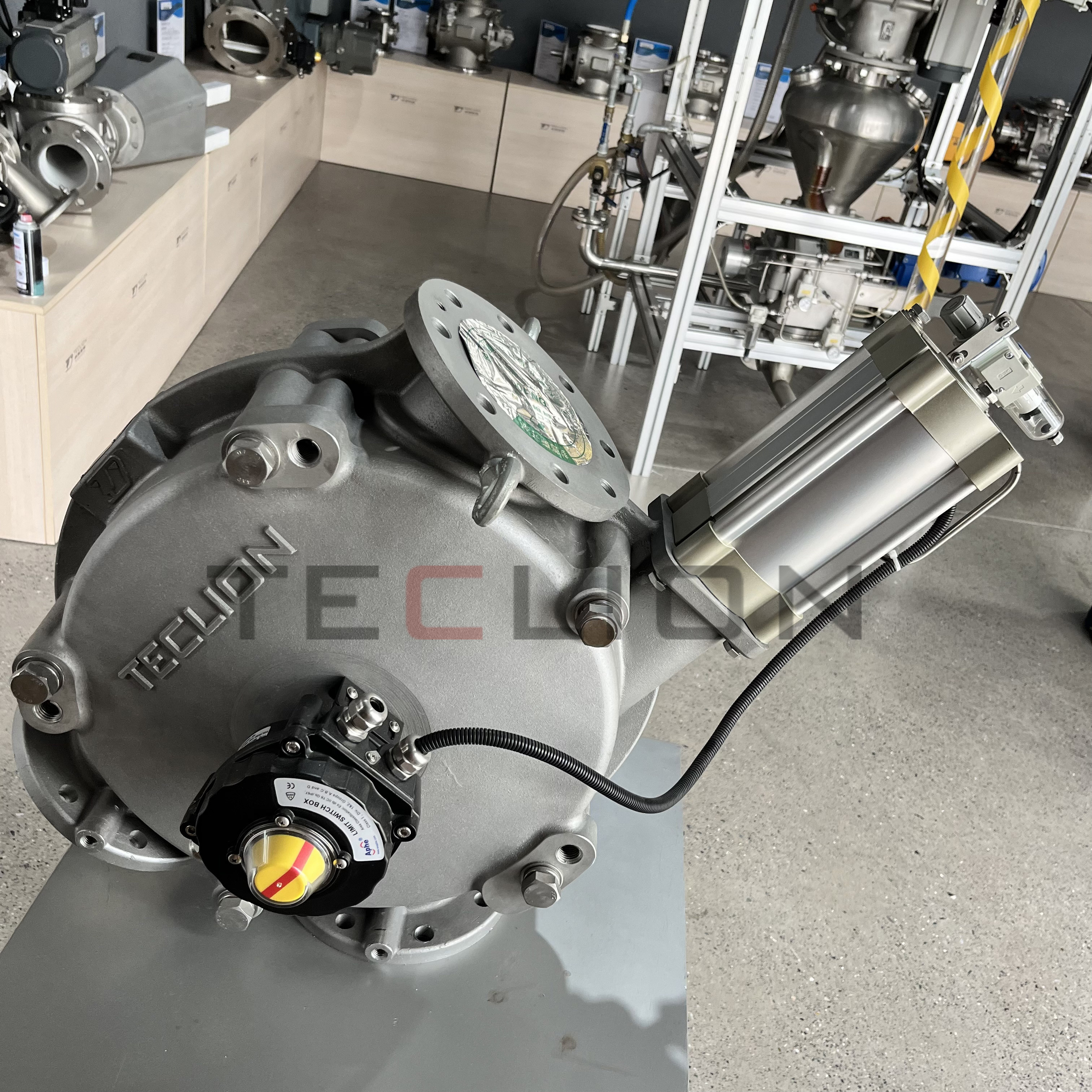 How to choose a dual channel directional valve suitable for dense phase conveying pipelines?