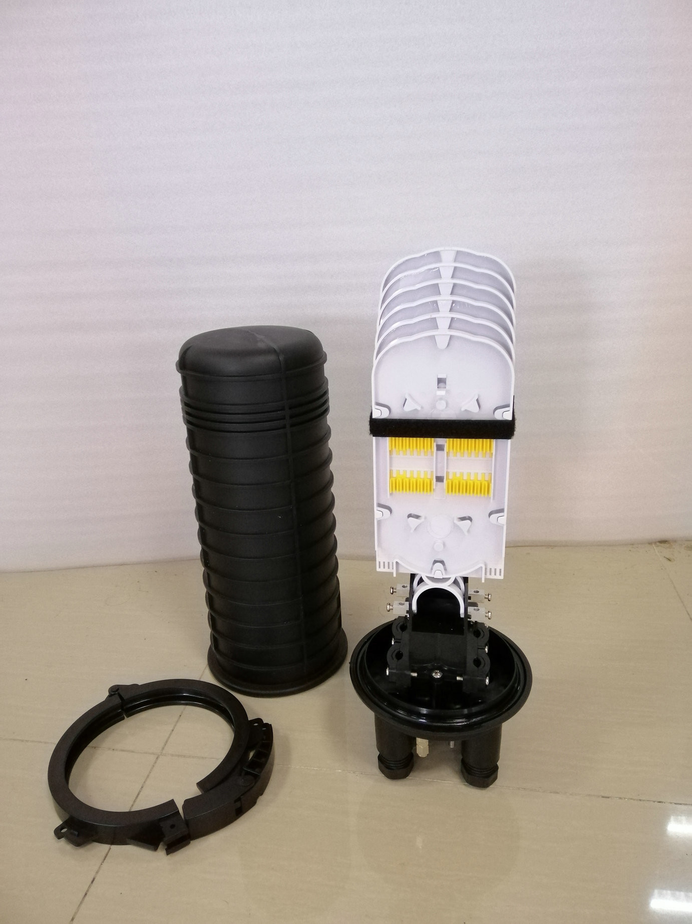 Mechanical FTTB 144FO Vertical Fiber Optic Closure For OPGW Fitting