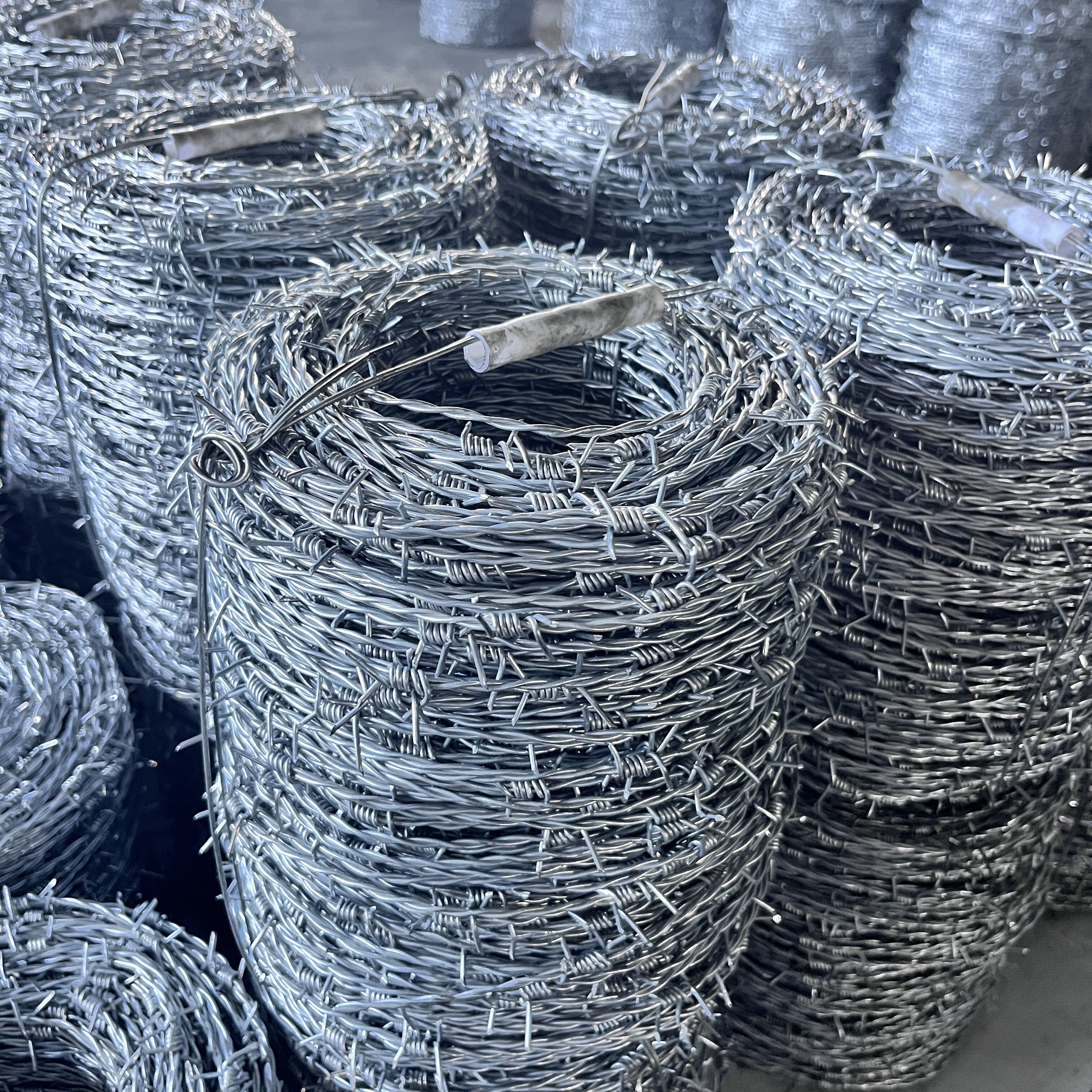 Spiral Barbed Wire Defensive Galvanized Barbed Wire Installation Security Fence