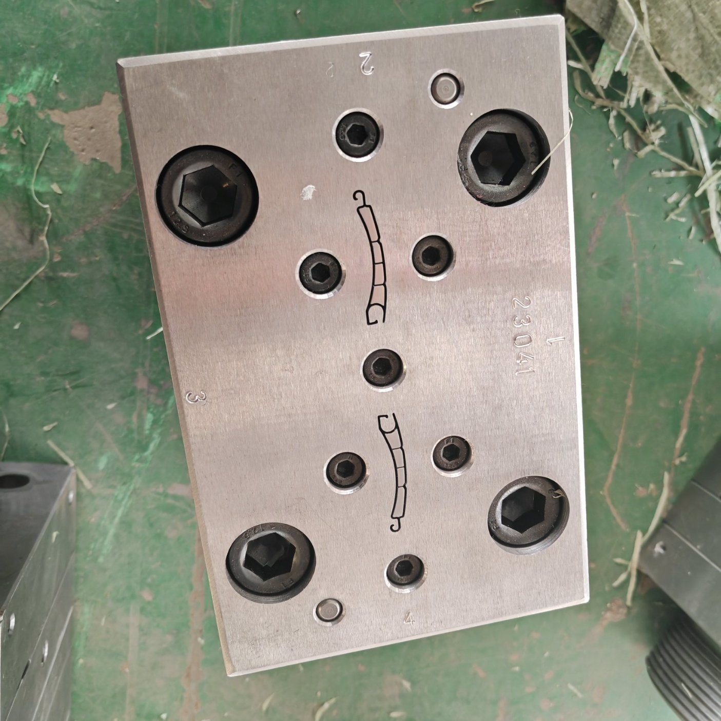 Output 100-120KG/H PVC Shutter Profile Extrusion Machine