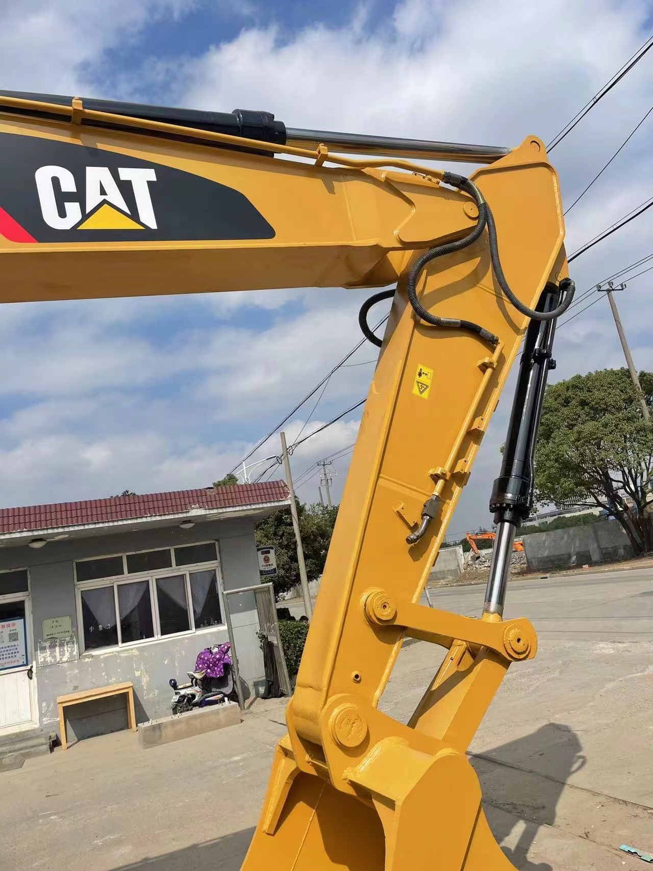 Big crawler excavator CAT 330D second hand digger used heavy machine 30 ton hydraulic crawler backhoe large excavator