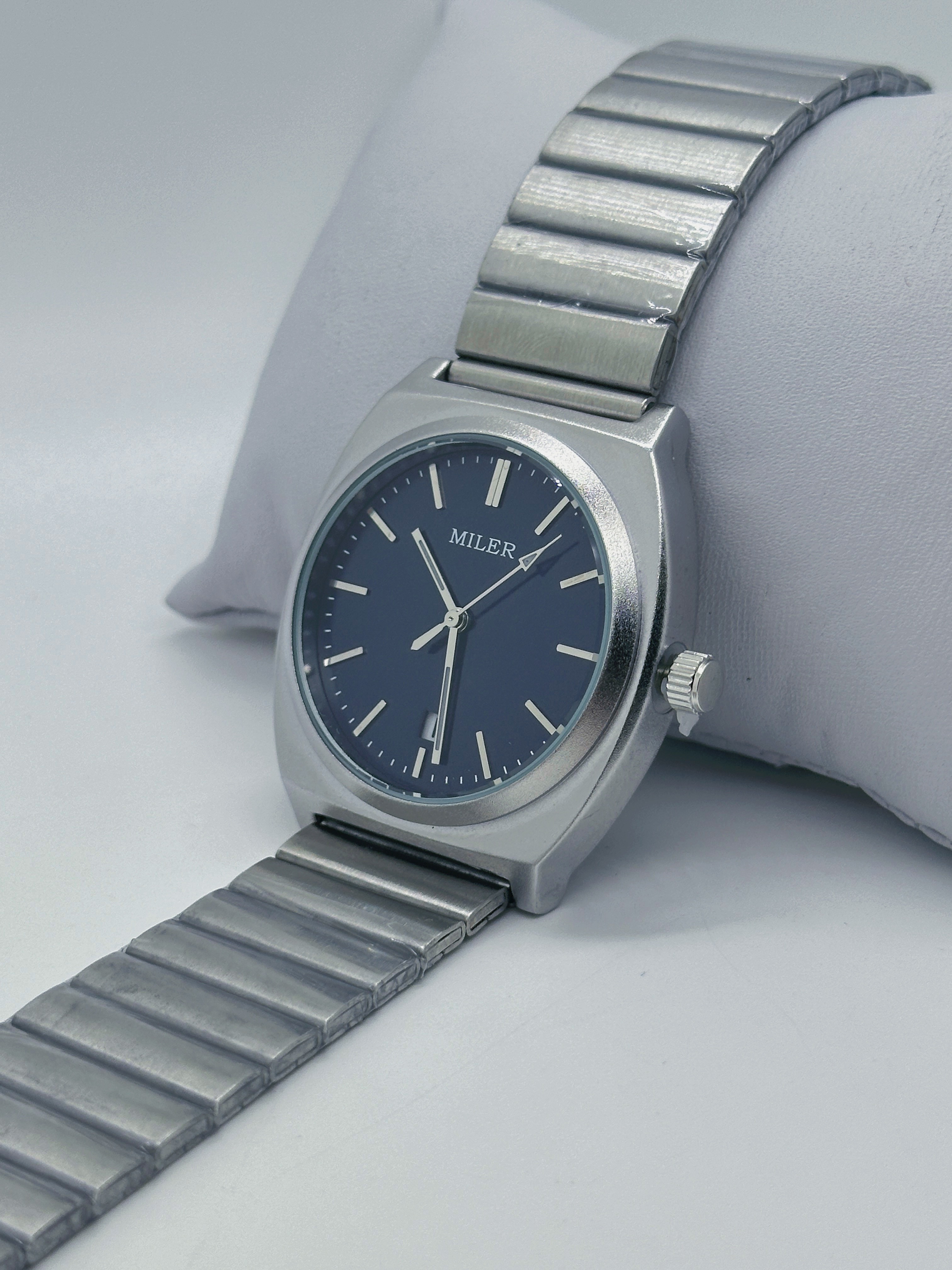 Stylish Stainless Steel Strap Watch 3ATM Waterproof Digital Display Quartz Movement