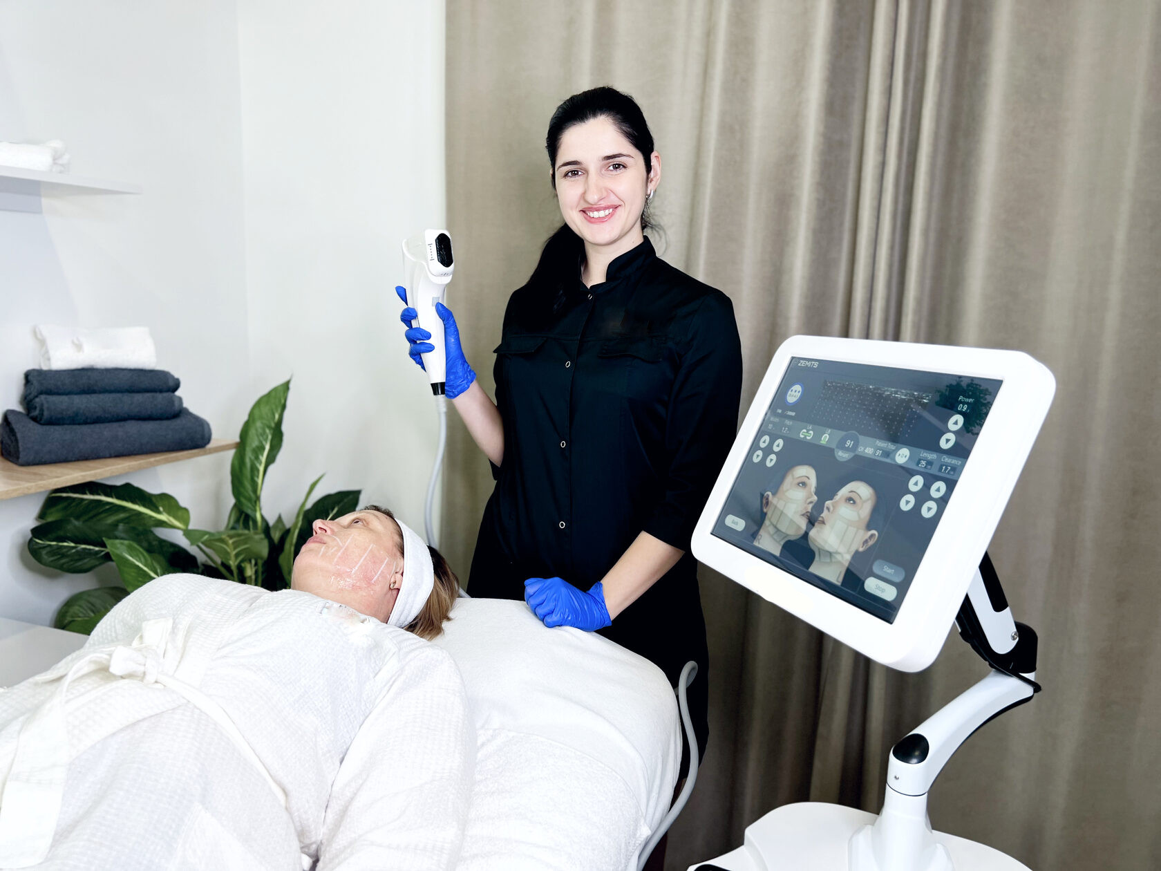 Ultra III 7D HIFU Machine For Ultrasound Lifting Tightening And Contouring