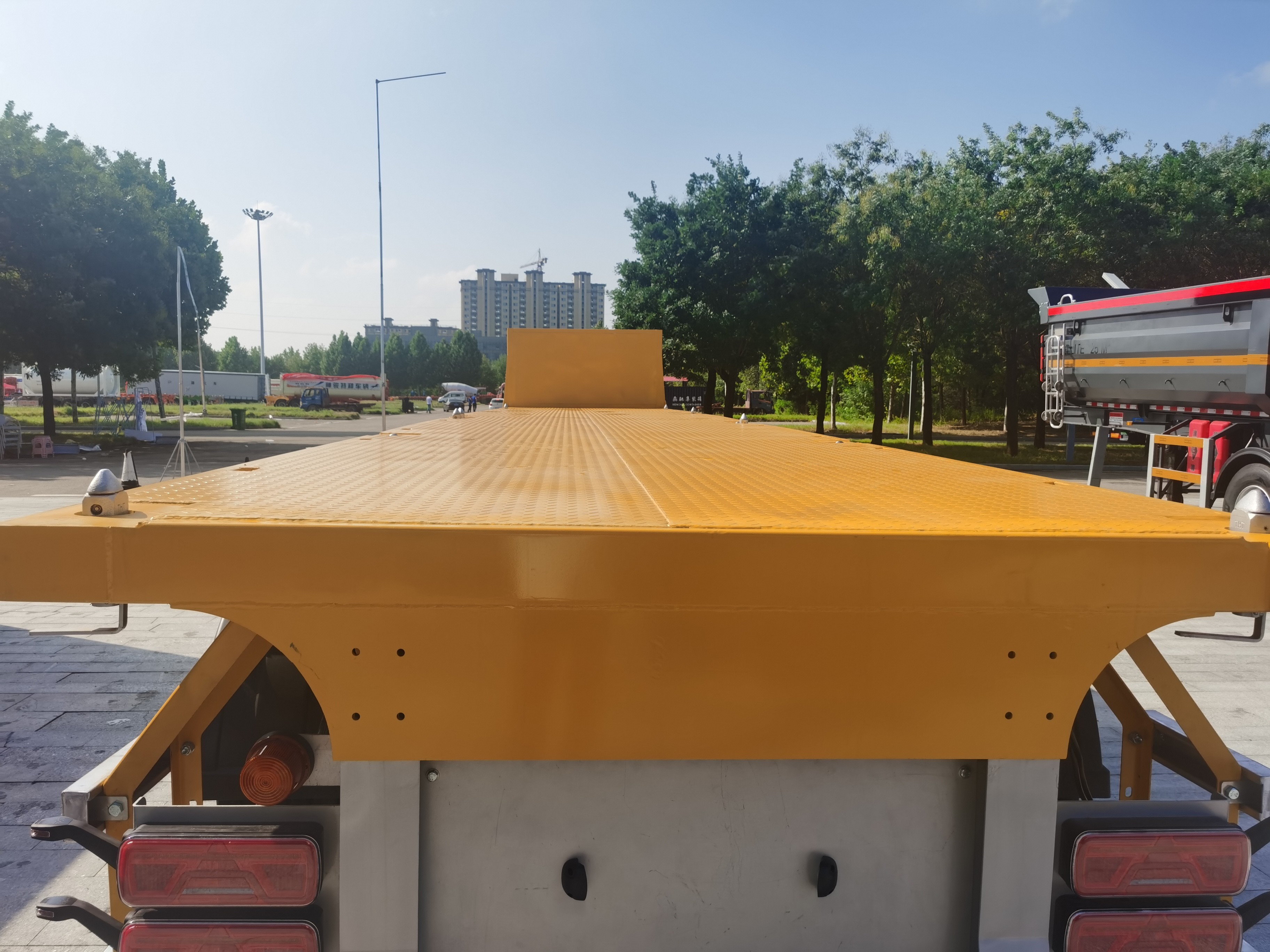 3 Axle 32 Foot 40 Foot Flatbed Semi Trailer For Sale