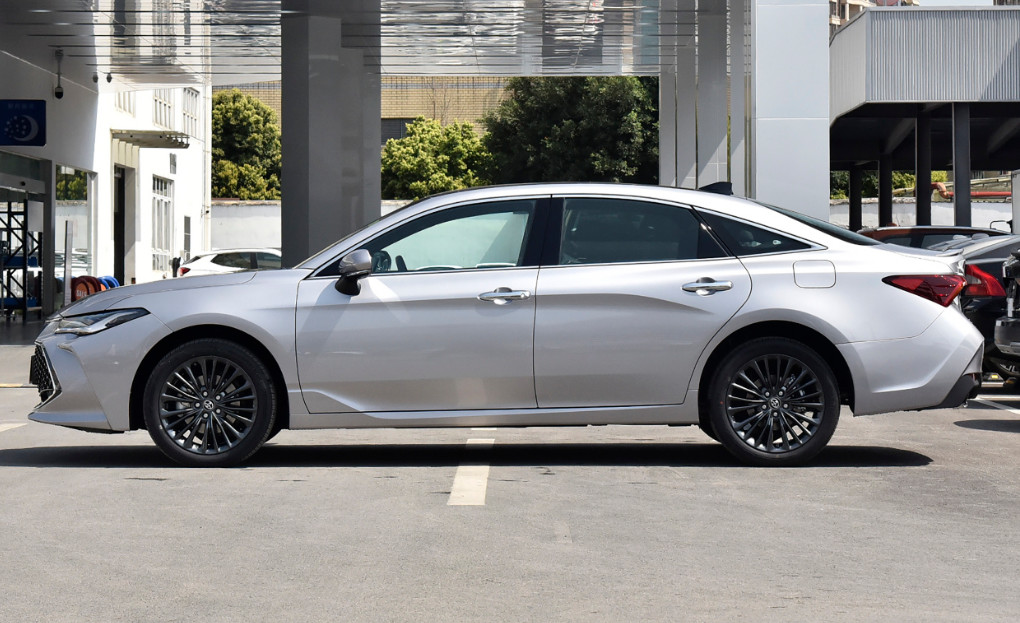 Toyota avalon 2022 dual engine 2.5L 4 Door 5 seats 3 space car Medium car Specialized New/Used EV/Gasoline Car Supplier