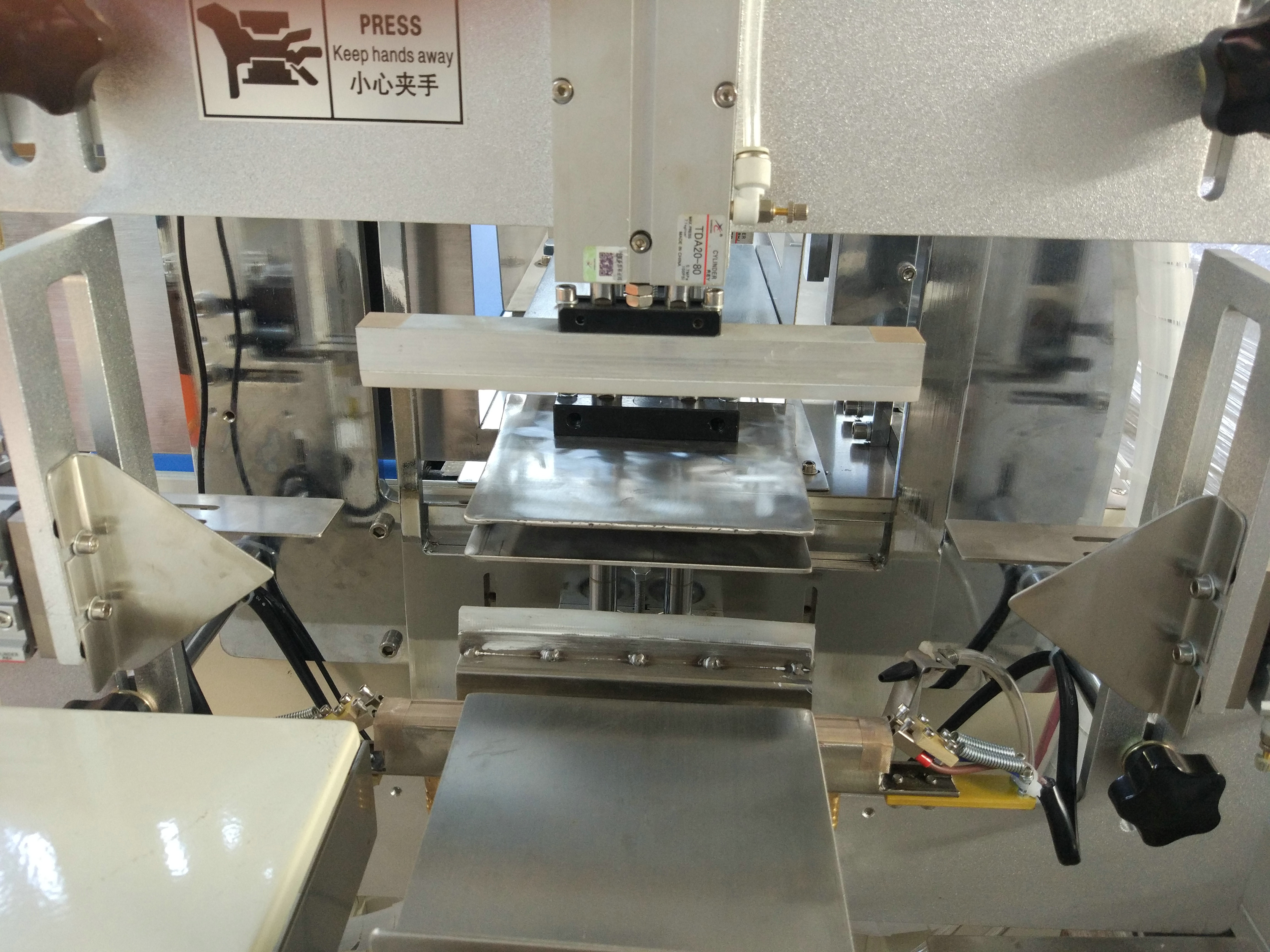 Semi Automatic Soft Facial Tissue Plastic Packaging Machinery Napkin Production Machine