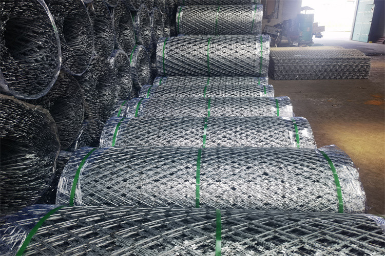 Hot Dipped Galvanized Razor Wire Coils Single Or Concertina For Prision