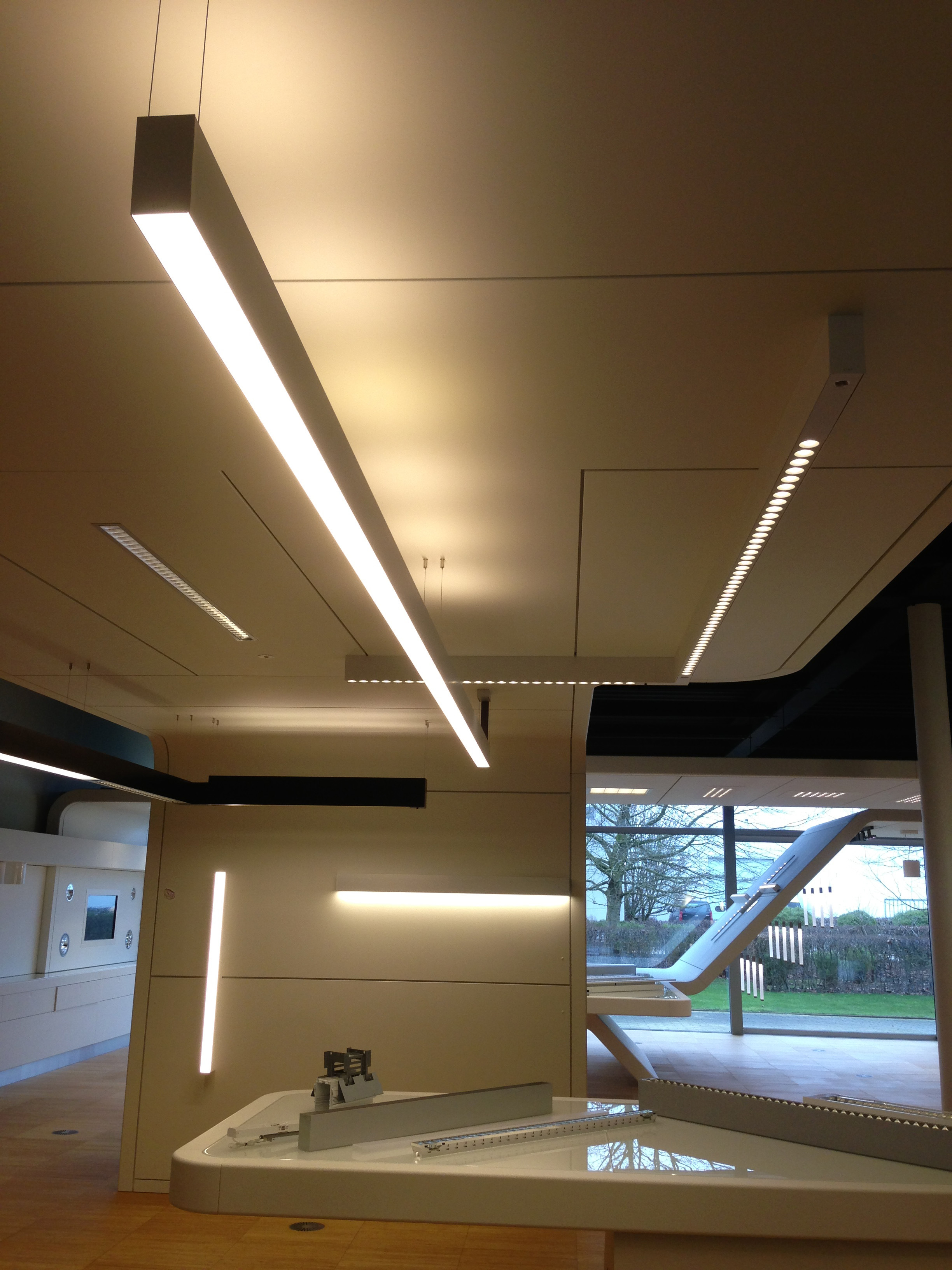 Customized Aluminum Black Linear Pendant Light Indoor Linear Led Pendant
