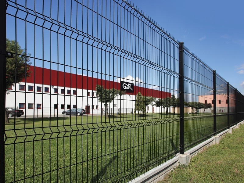 Farm Security 3.5mm Welded Curved Mesh Fence Powder Coated