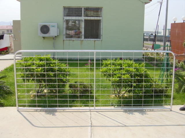 Factory 12ft fully welded mesh farm livestock corral gate with hinge