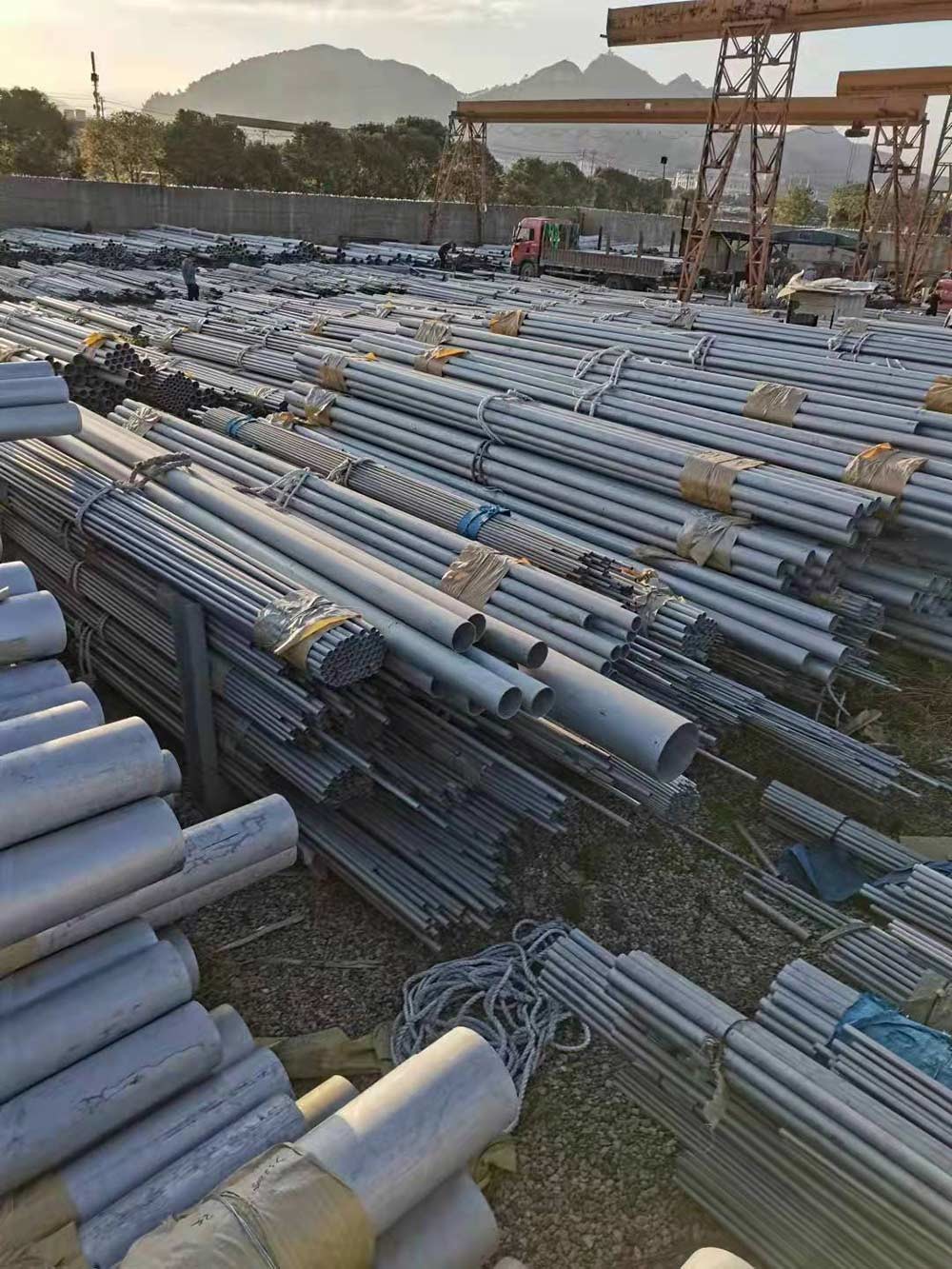 SUS321 Seamless Stainless Steel Pipe 630mm For Industrial Boiler Container