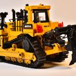 HUINA CAT D10T2 Alloy Bulldozer Model | 1/50 Scale Metal Track Collectible