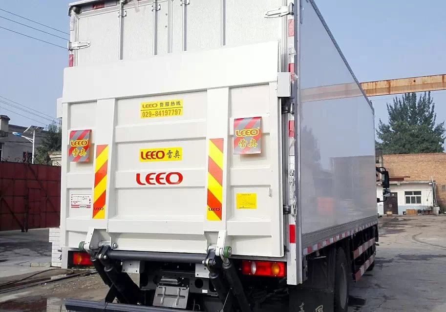 Automatic cantilever truck electric tailgate lifting equipment with voltage of 12V/24V and 8L hydraulic cylinder