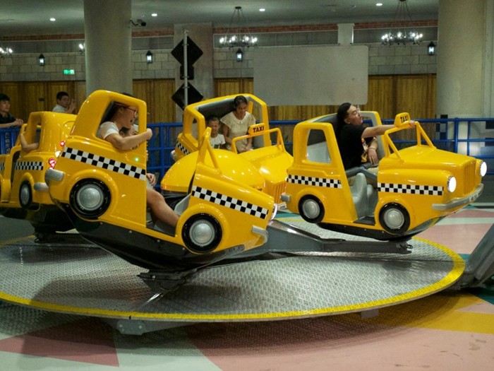 380V Tagada Funfair Ride With Central Rotating Hub And Counter Rotating Arms