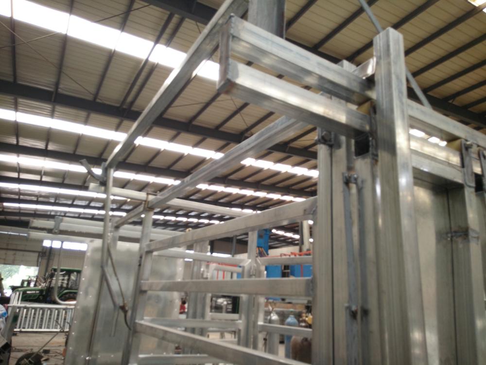 Cattle Crush / Hot Dipped Galvanized