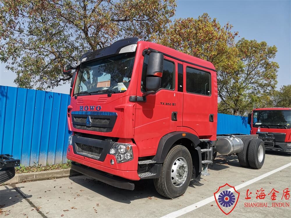 Industrial 206kw Water Foam Fire Truck Double Cabin Howo Chassis 4×2 Drive