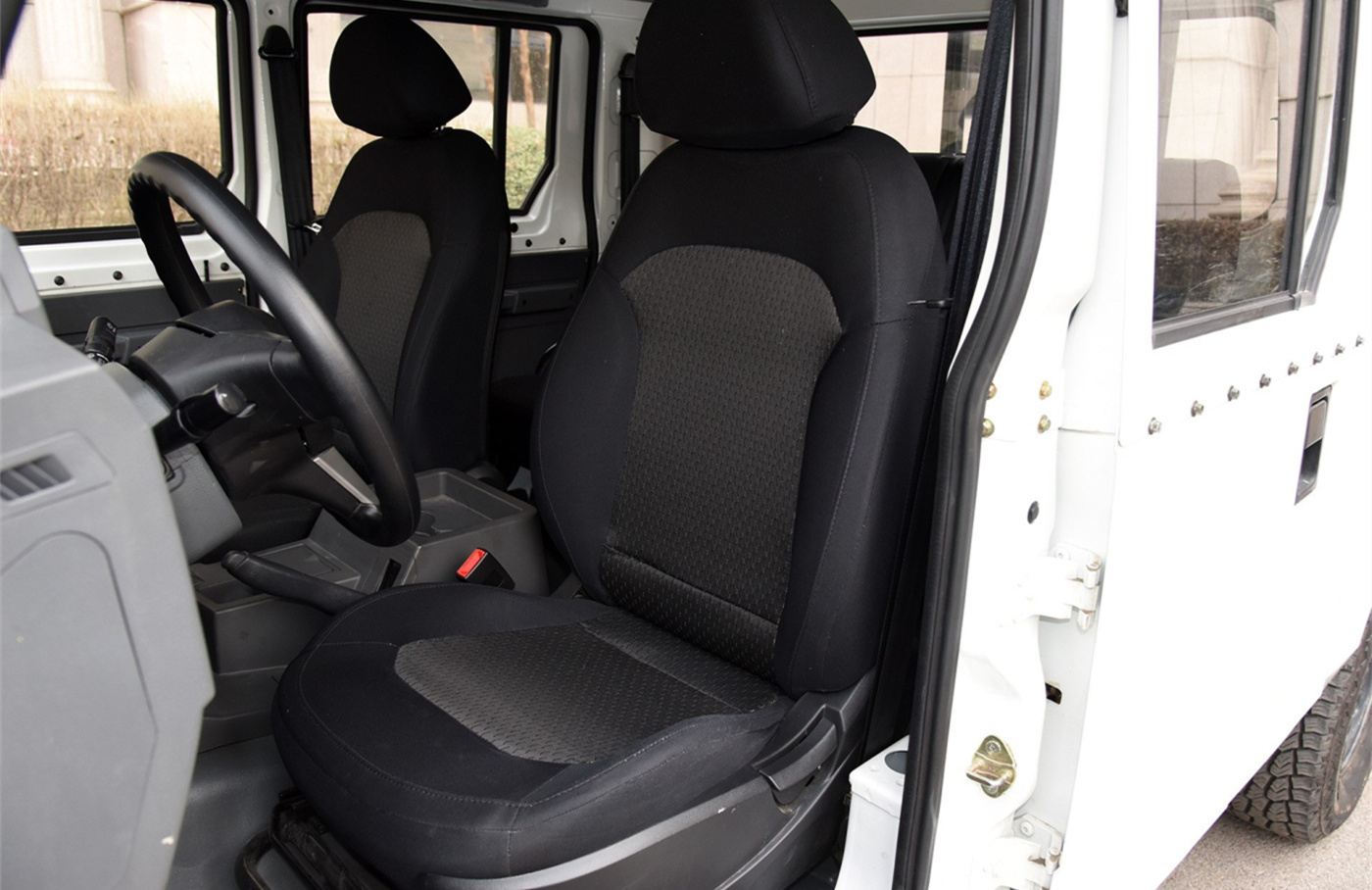 Double Row Diesel 4x4 Off-Road Pickup Truck with Air Suspension Driver's Seat