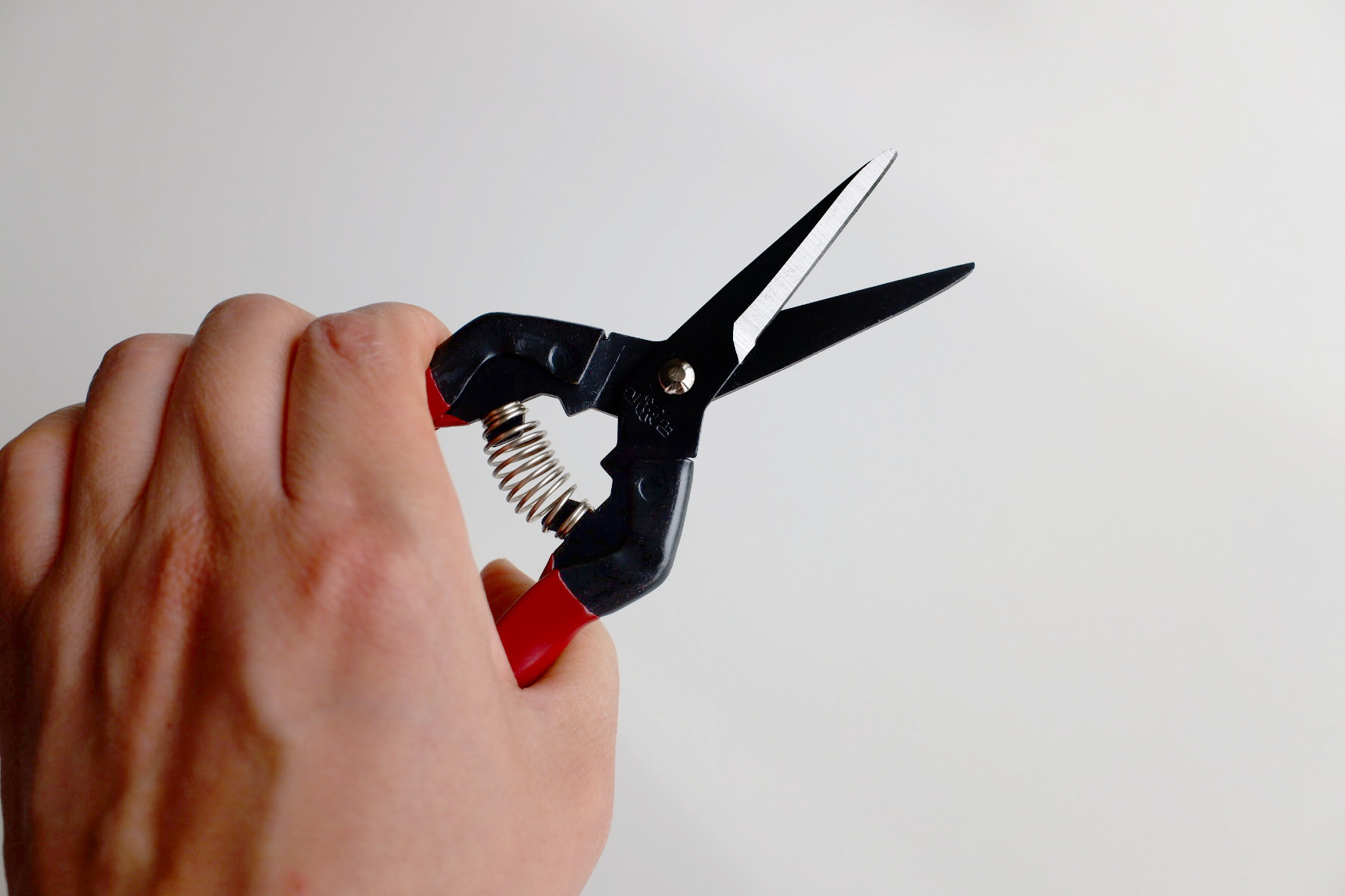 SINSEUNG SB303 Hardware Scissors Pointed Tip Design SK5 Lopping Shears