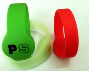 Wholesale UHF Silicone Wristband, Soft Silicone Bracelet, EPC GEN2, ISO18000-6C Wristband, Long distance from china suppliers