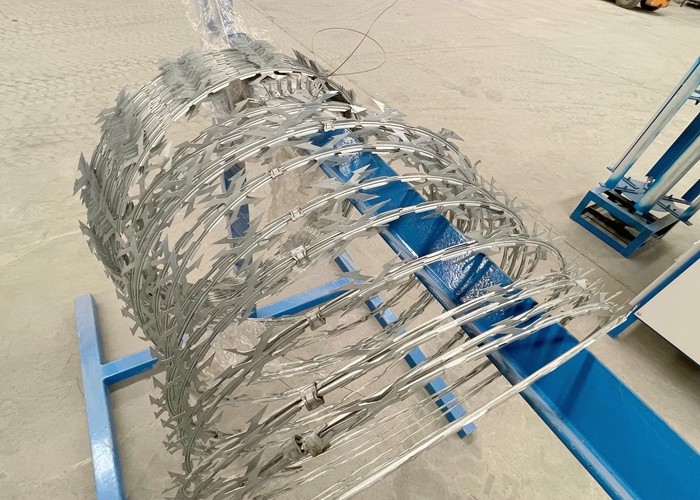 CBT65 BTO22 Cross Razor Barbed Wire Fence Blade Wire Concertina Welded