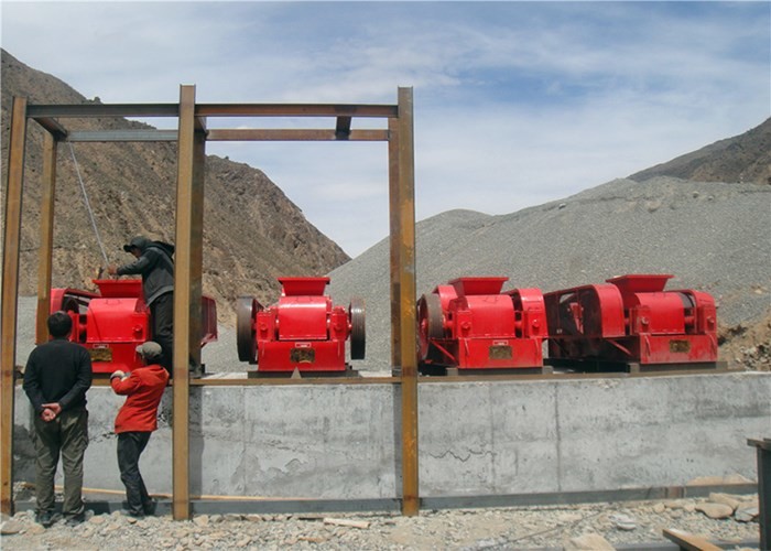 Building Materials Tooth Roller 40tph Mine Crushing Equipment