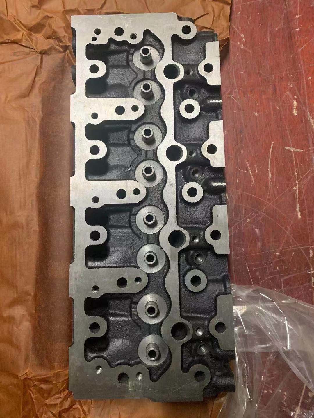 Brand new 4TNV88 Cylinder Head for Yanmar 4TNV88 with glow plug