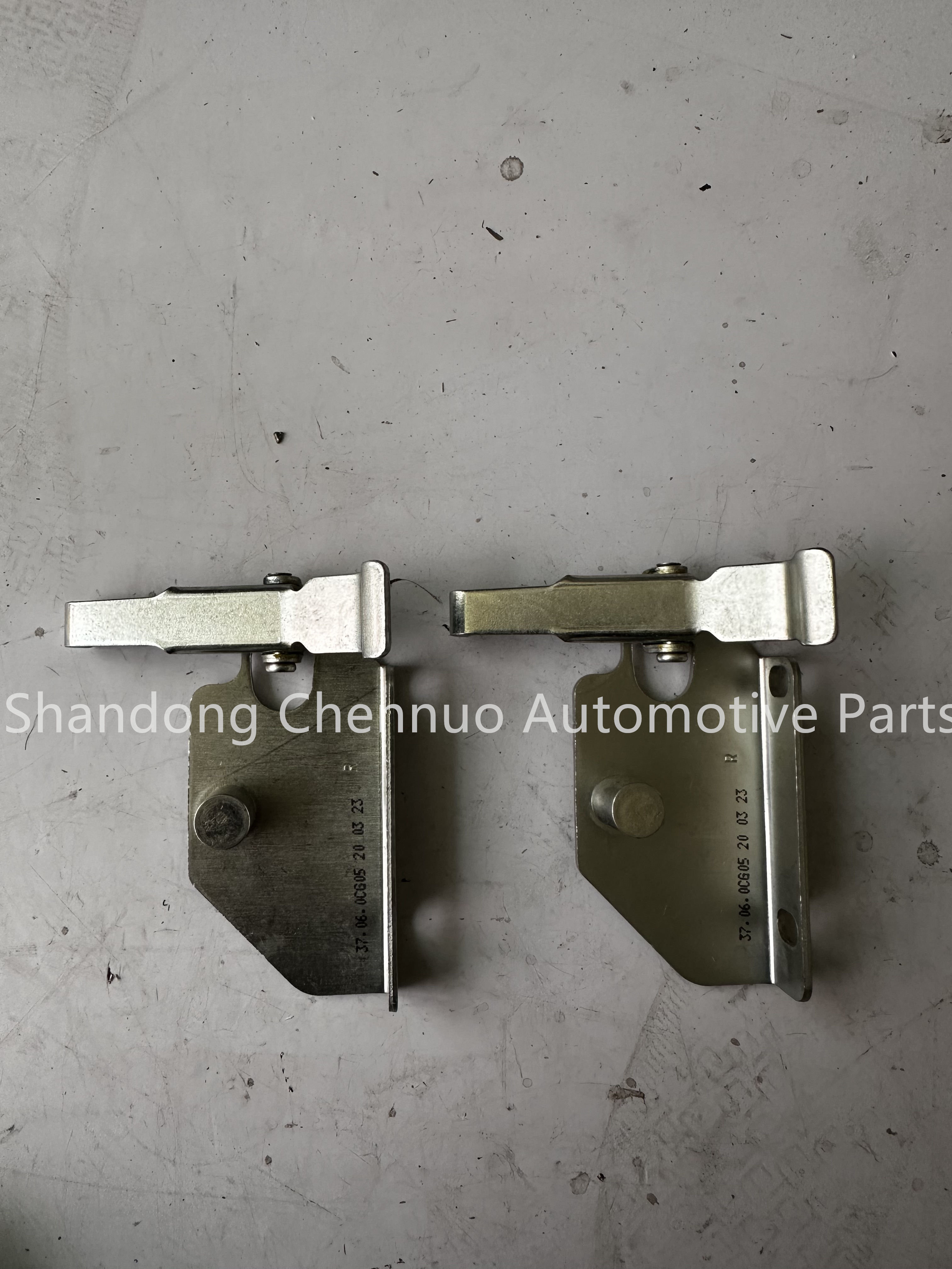Left Locking Pin 810W97122-6113 Truck Parts Heavy Duty Vehicle Parts