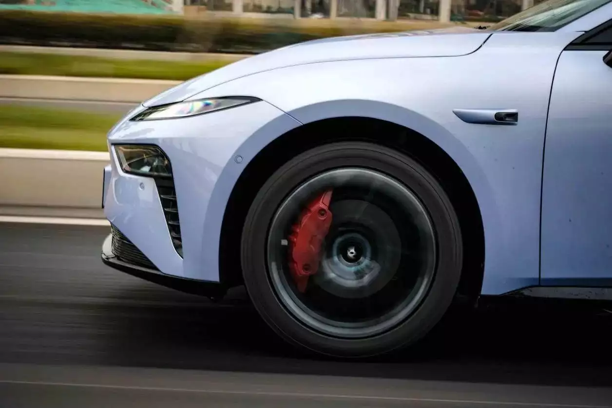 007 DongFeng Pure Electric Racing Car Wheelbase 2915MM range 530KM