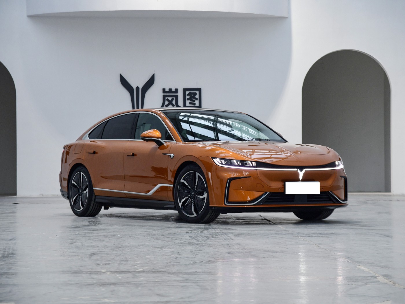 Voyah Chasing Light Car Electric Ev Cars Orange Front and rear tire size 245/45 R20 Zhuiguang Chasing 580km Standard