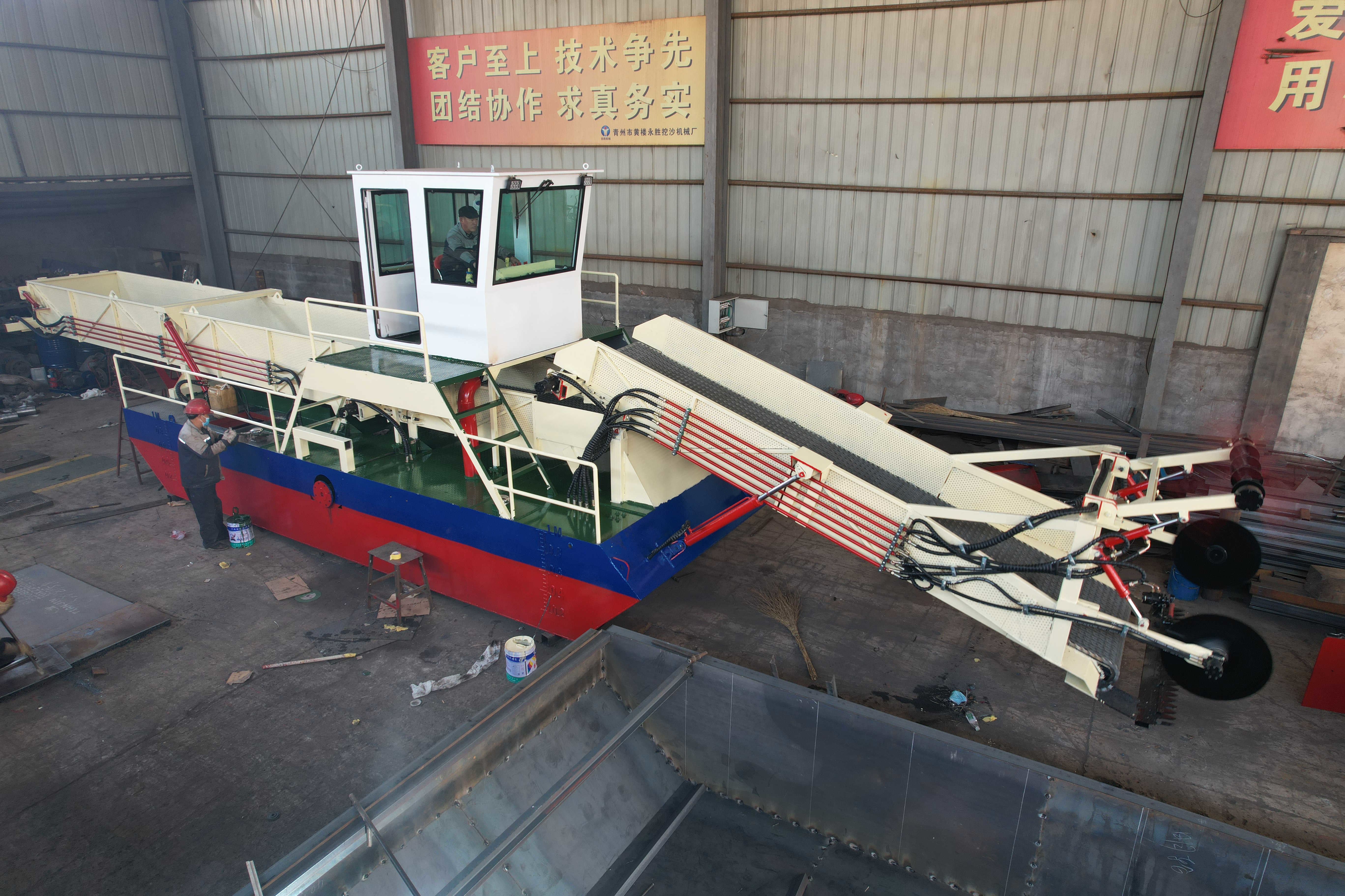 Customized Cabin Design Diesel Engine Water Hyacinth Harvester Machine 24 Cubic Ecoharvester