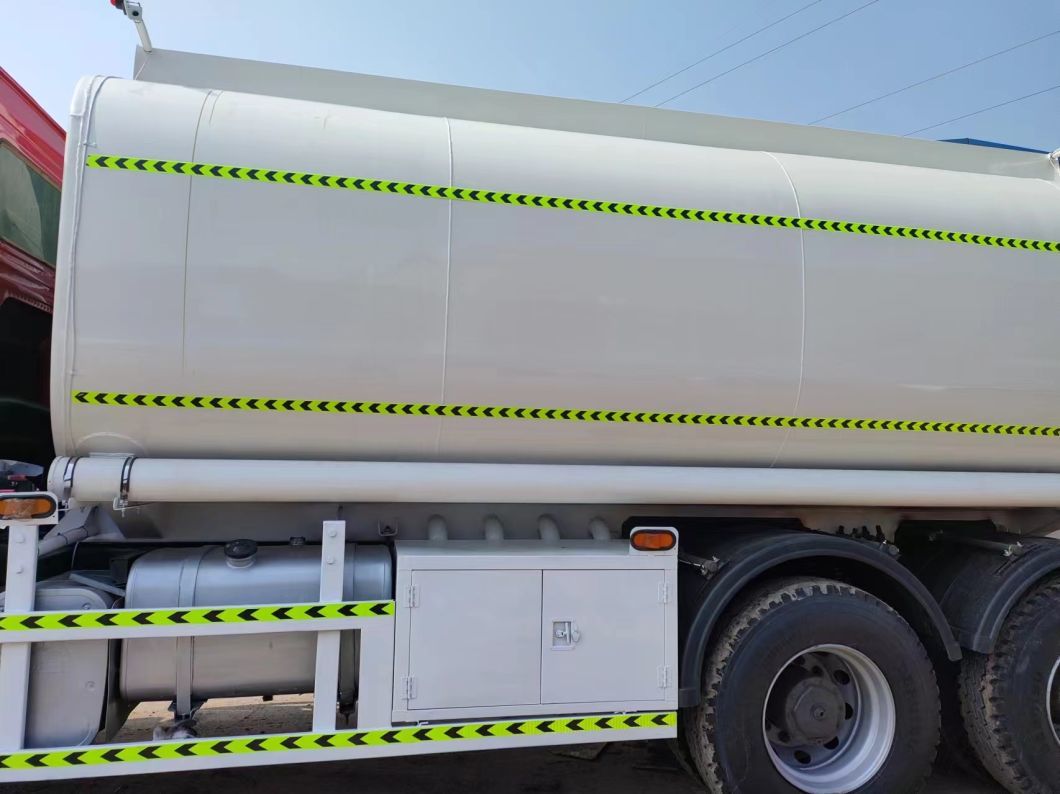 Sinotruck HOWO 6*4 10wheels Fuel Tank Truck 18 Square