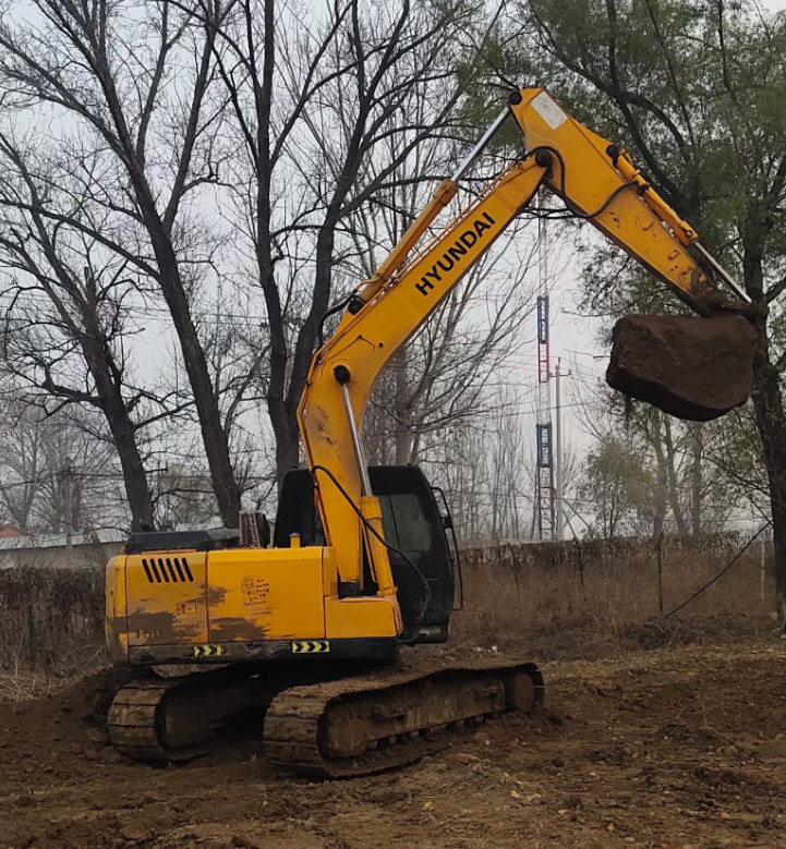 Original Brand Hyundai 150 Used Crawler Excavator 15 Ton Secondhand Middle Digger in Stock