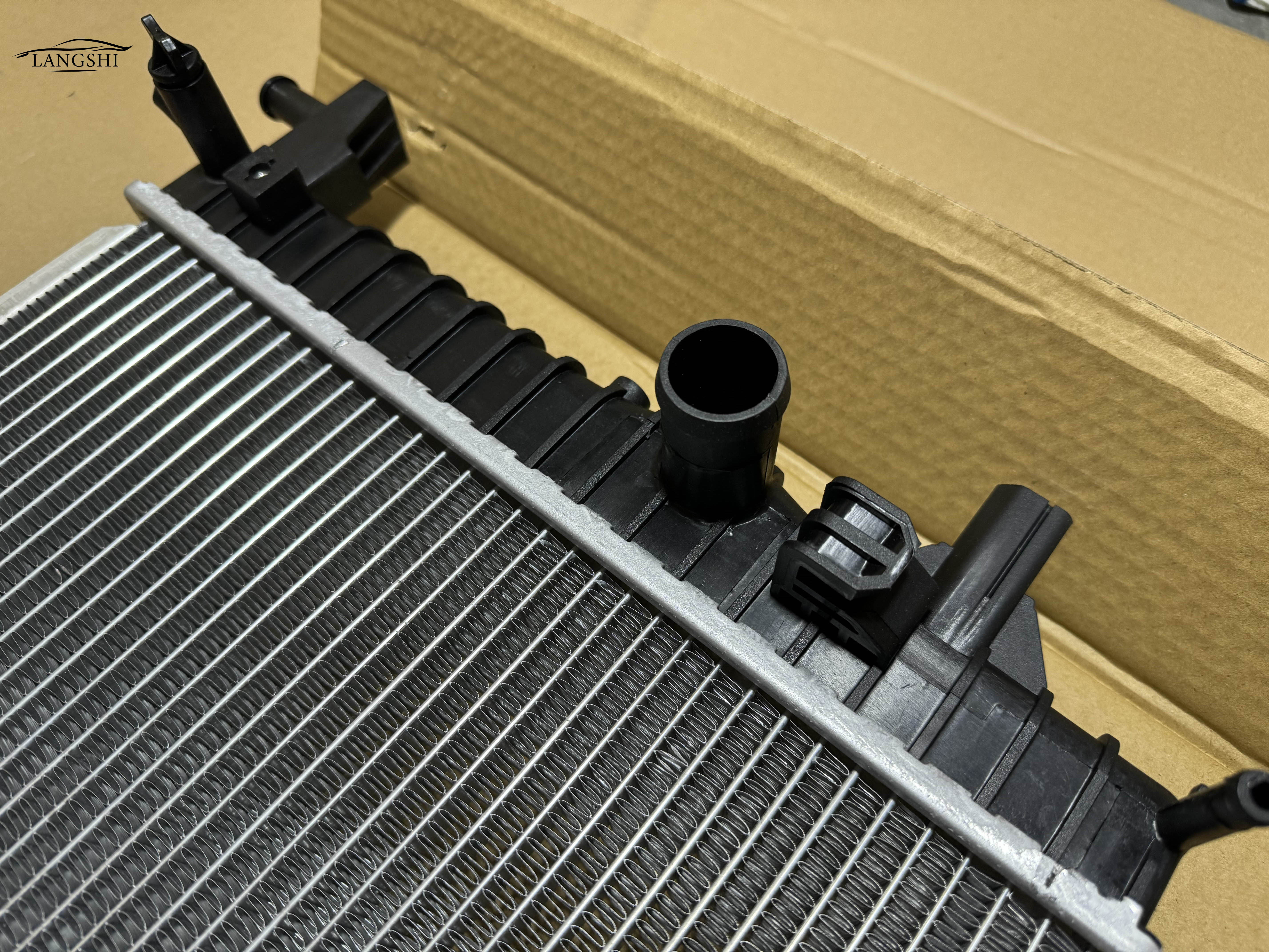 10122633 Auto Spare Parts Aluminum Radiator for MG 6 and ROEWE RX5 Car Cooling System