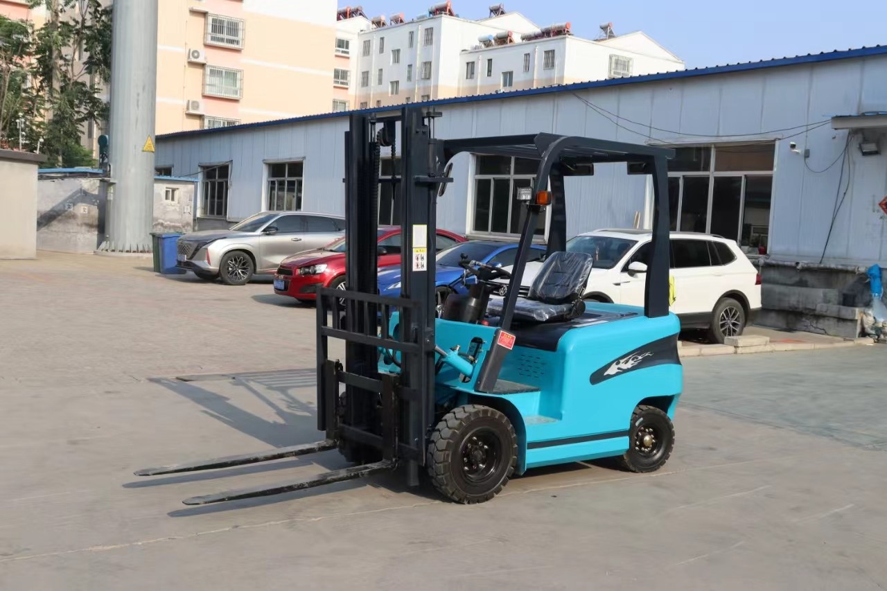 Efficiency 2 Ton Electric Forklift With Excellent Turning Radius Smooth Operation Sit Down Electric Forklift