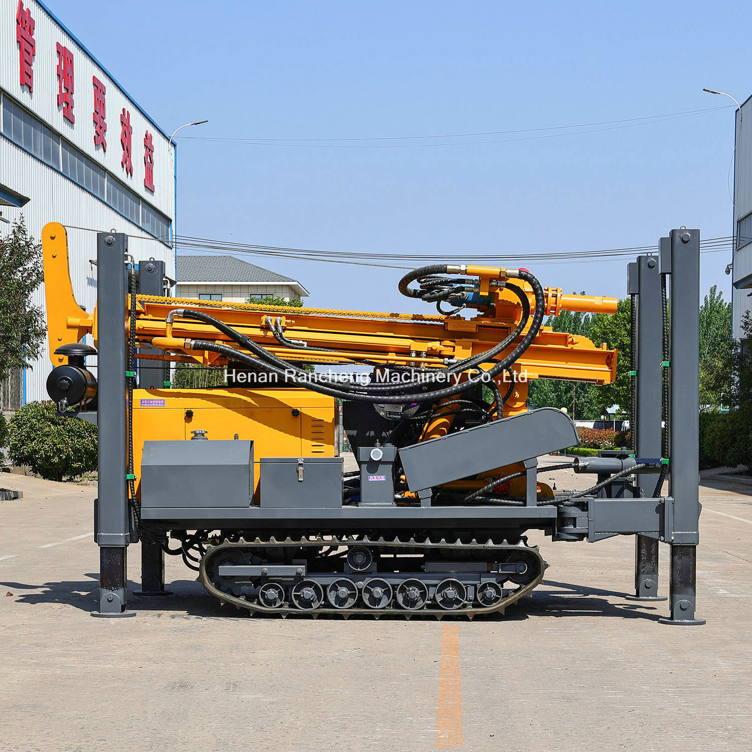 200m Hydraulic Crawler 58KW Diesel Powered Water Well Drilling Rig