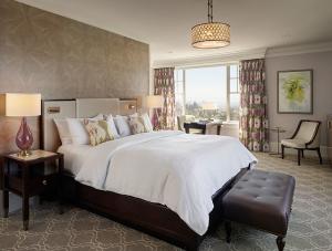Wholesale 2018 modern design wooden 5-star custom made Hotel bedroom Furniture sets,hospitality casegoods, from china suppliers